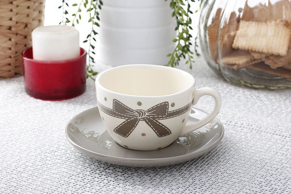 Filiżanka do kawy i herbaty ceramiczna ze spodkiem KOKARDA KREMOWA 300 ml