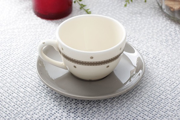 Filiżanka do kawy i herbaty ceramiczna ze spodkiem KOKARDA KREMOWA 300 ml