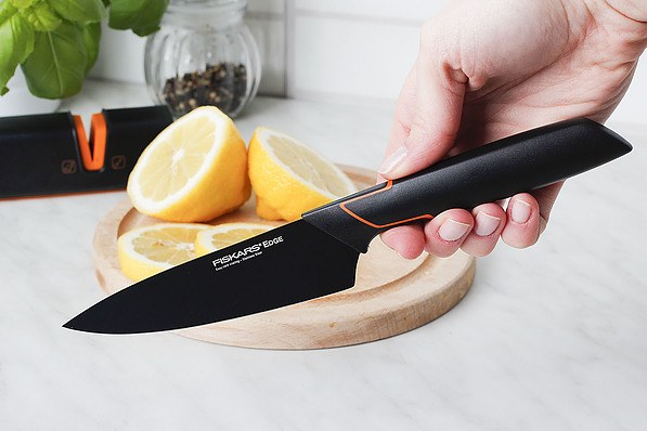 FISKARS Edge 15,5 cm - nóż szefa kuchni ze stali nierdzewnej