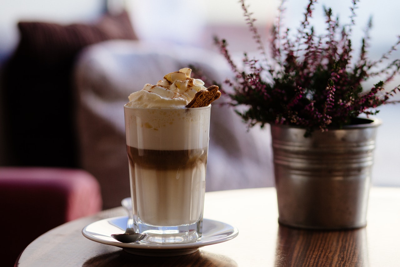 15 pomysłów na prezent dla kawosza – akcesoria do parzenia kawy