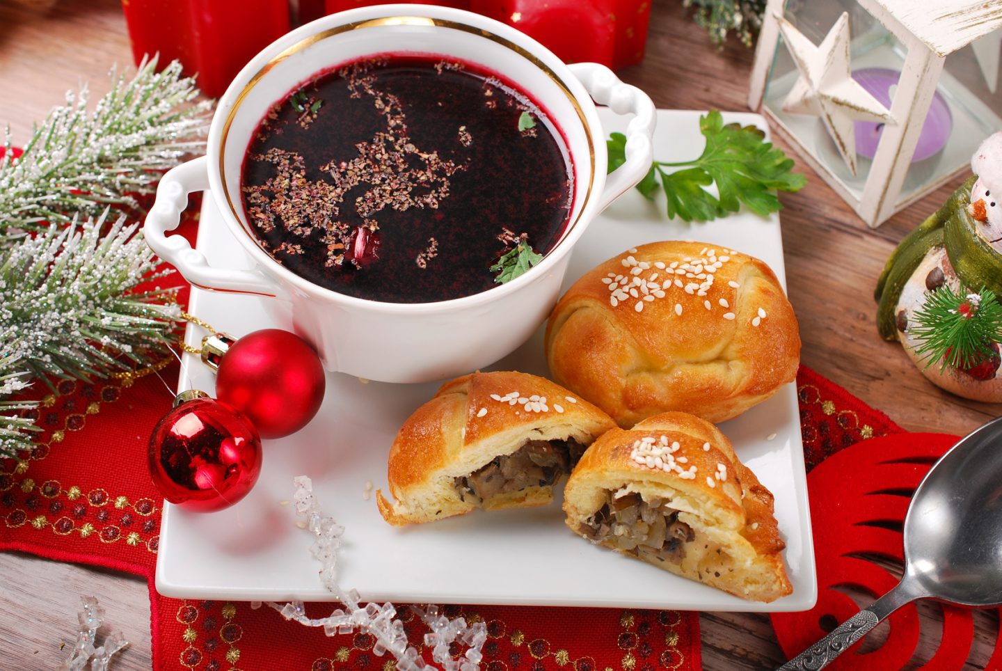 12 tradycyjnych potraw wigilijnych. Menu na Boże Narodzenie
