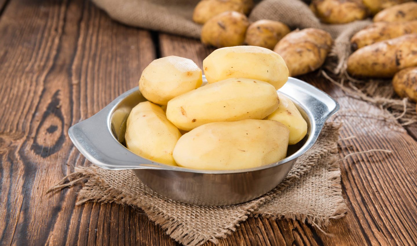 Cenna woda z gotowanych ziemniaków – dlaczego nie należy jej wylewać?