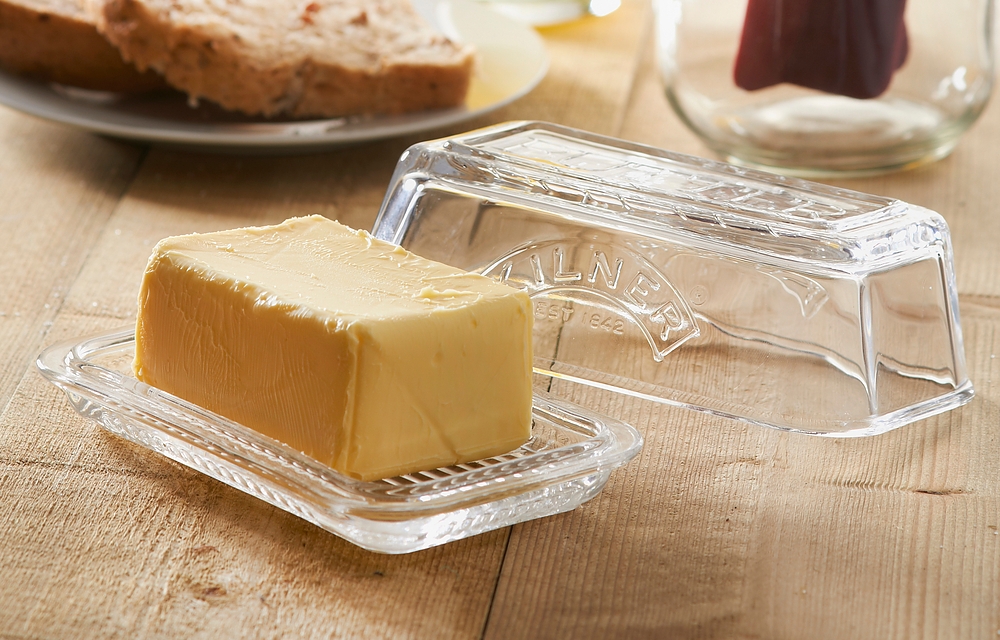 Jak zrobić domowe masło ze śmietany? Przepis