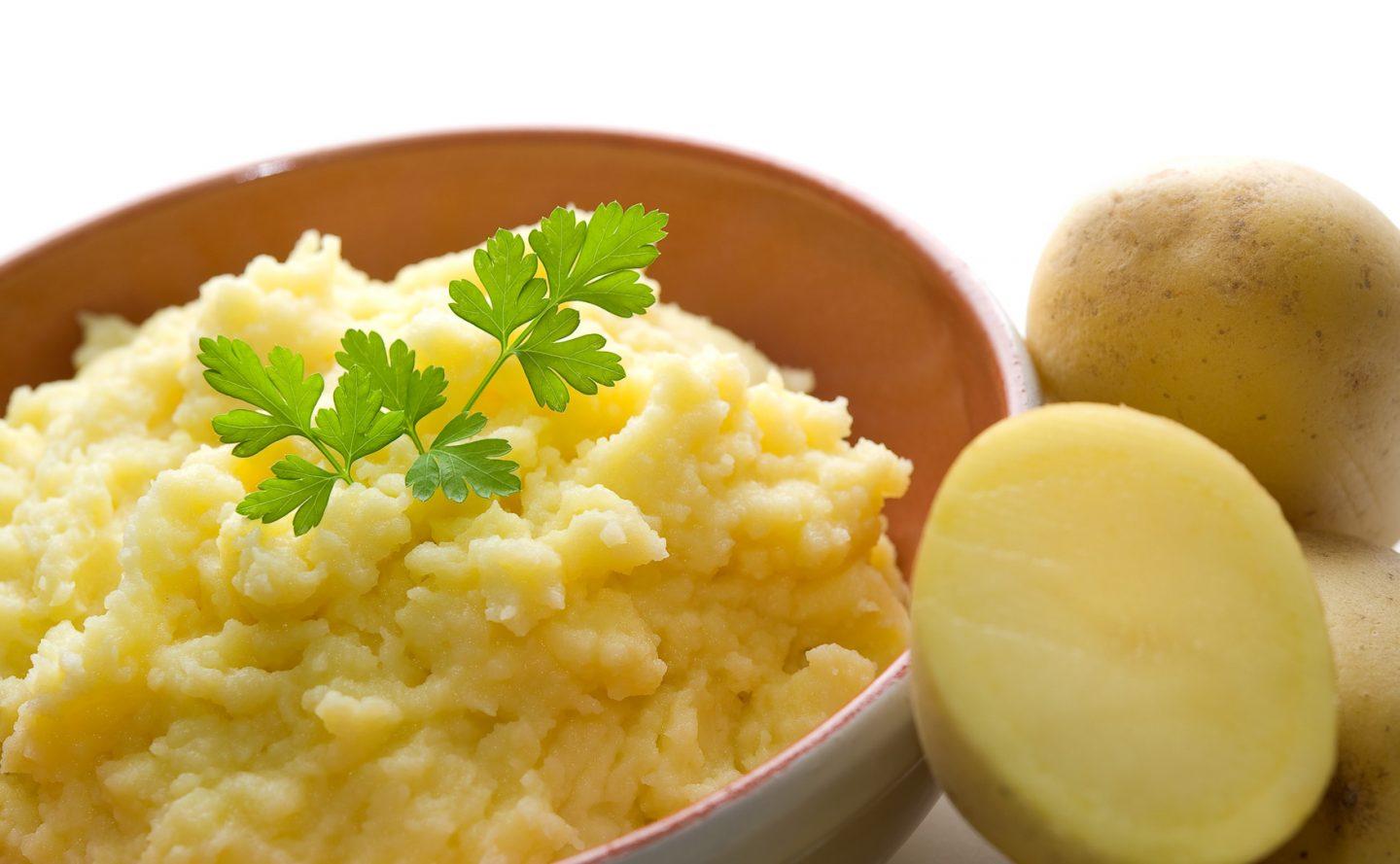 Ziemniaki puree - przepis z masłem i cebulką