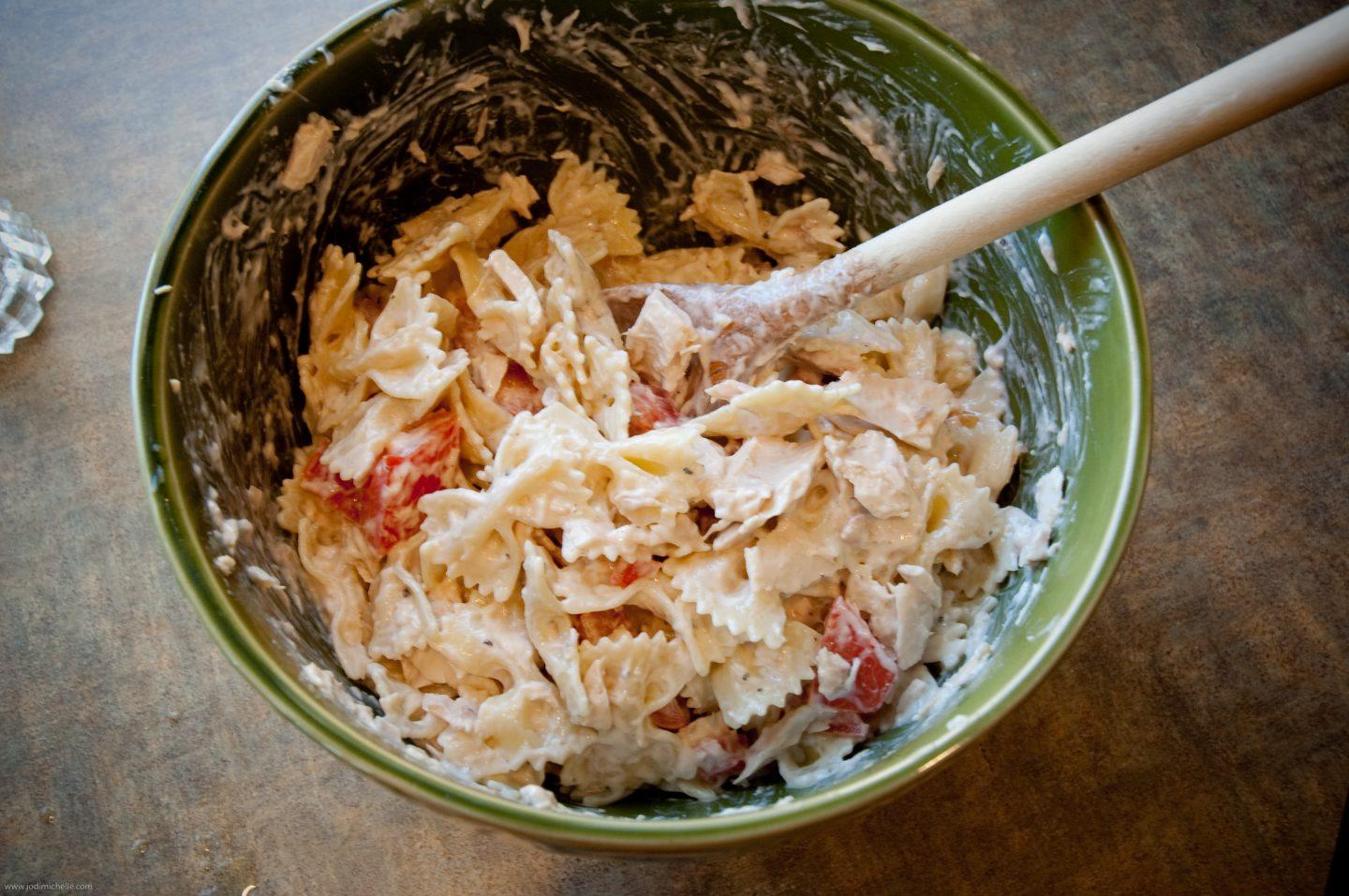 Makaron z tuńczykiem i pomidorami - przepis