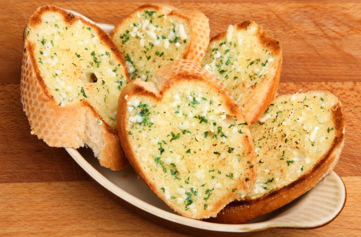 Domowe Grzanki Czosnkowo Ziolowe Z Piekarnika Garneczki Pl Blog