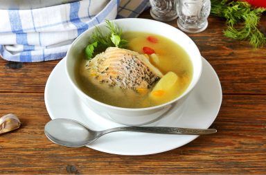 Wigilijna zupa rybna z karpia - przepis