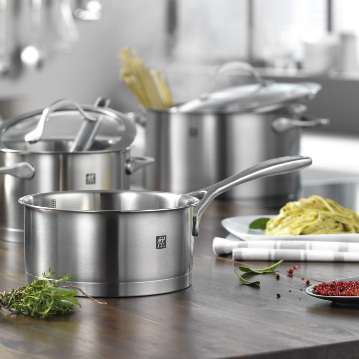 Kolekcja Zwilling Essence poręczne garnki z pokrywami na każdą kuchenkę Garneczki.pl blog