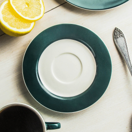 AMBITION Aura Green 15,5 cm ciemnozielony - talerzyk / spodek porcelanowy