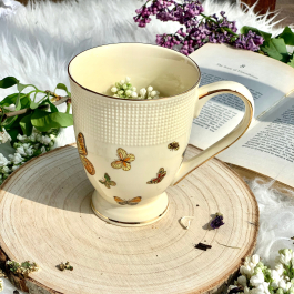 Kubek porcelanowy na stopce DUO ECRU MOTYLKI 400 ml