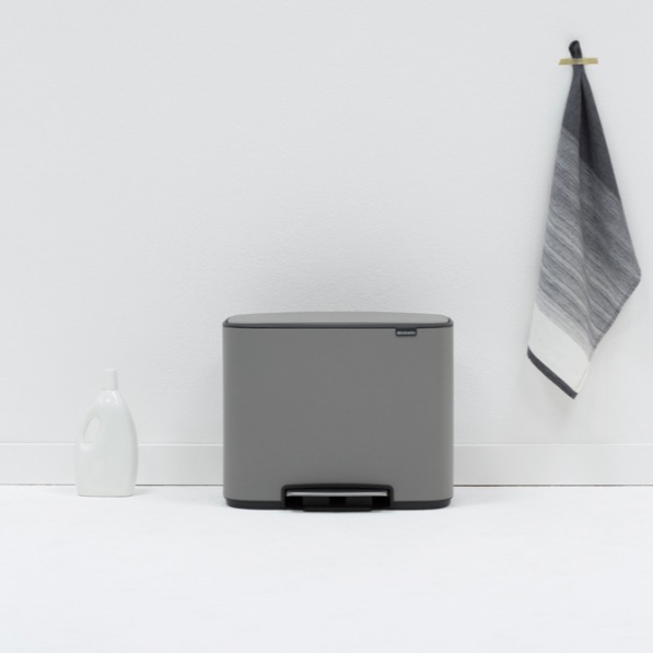 BRABANTIA Bo 3 x 11 l - kosz do segregacji śmieci ze stali nierdzewnej trzykomorowy z pedałem