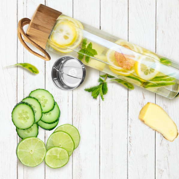 Butelka na wodę i napoje szklana z sitkiem 0,5 l