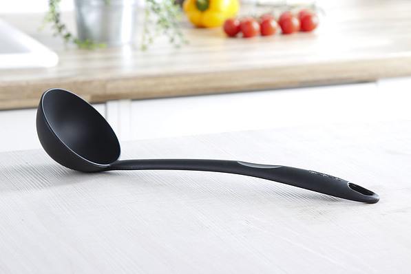 TEFAL Bienvenue 31 cm czarna - chochla / łyżka wazowa plastikowa