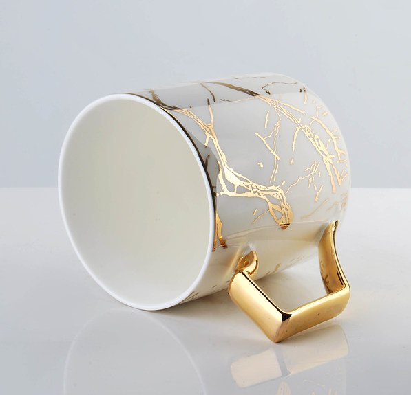 Kubek porcelanowy AFFEK DESIGN CRISTIE GOLD BIAŁO-ZŁOTY 330ml 