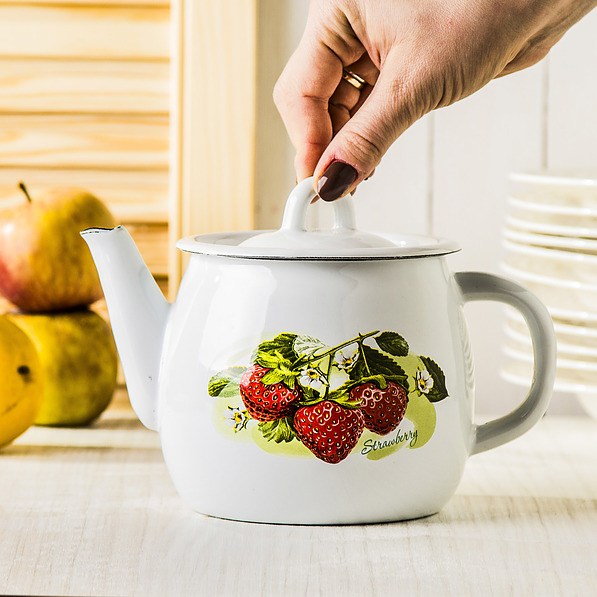Czajnik emaliowany STRAWBERRY BIAŁY 1 l