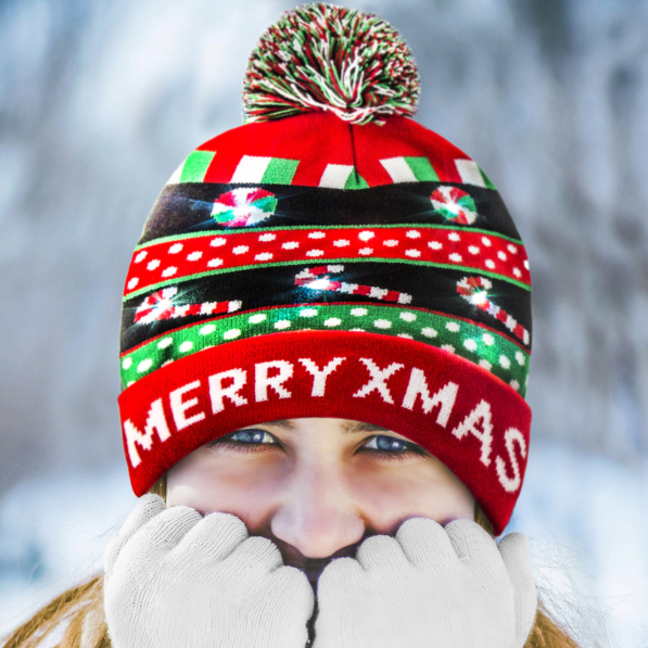 Czapka zimowa świąteczna z pomponem i diodami UNI CUKIERKI WIELOKOLOROWA