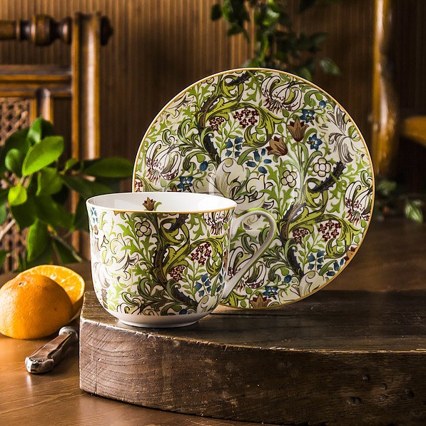 DUO Art Gallery By William Morris Golden Lilly 450 ml zielona - filiżanka do kawy i herbaty porcelanowa ze spodkiem
