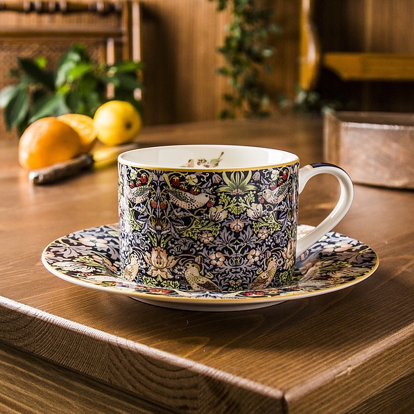 DUO Art Gallery By William Morris Strawberry Thief 240 ml wielokolorowa - filiżanka do kawy i herbaty porcelanowa ze spodkiem