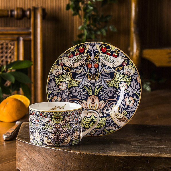 DUO Art Gallery By William Morris Strawberry Thief 240 ml wielokolorowa - filiżanka do kawy i herbaty porcelanowa ze spodkiem