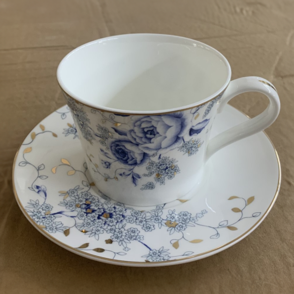 Filiżanka do kawy i herbaty porcelanowa ze spodkiem 230 ml