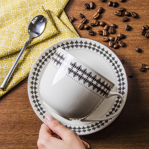 Filiżanka do kawy i herbaty porcelanowa ze spodkiem CERAMIKA TUŁOWICE PIK BIAŁA 450 ml