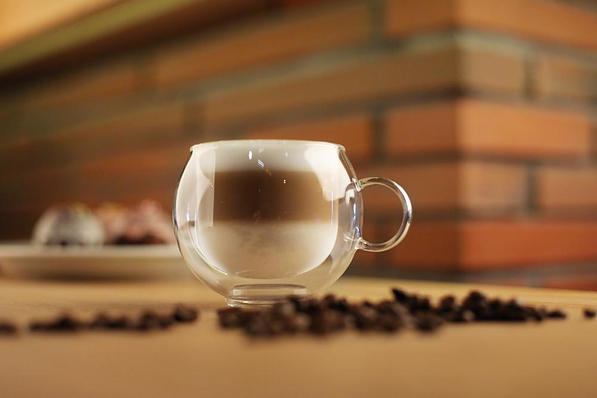 VIALLI DESIGN Amo 220 ml - filiżanka do kawy i herbaty szklana termiczna z podwójną ścianką