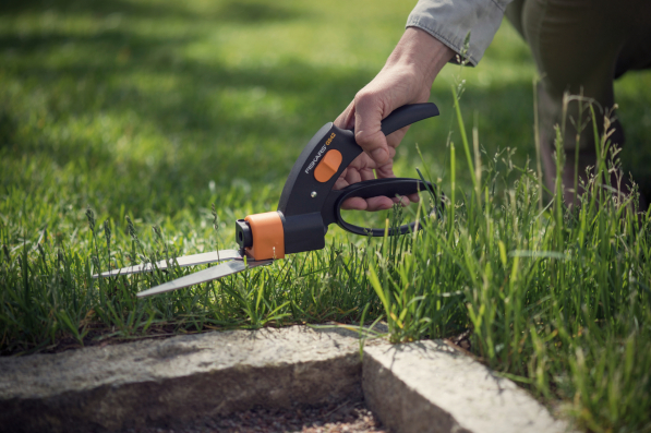 FISKARS SerwoSystem GS42 czarne - nożyce ogrodowe do trawy ze stali nierdzewnej