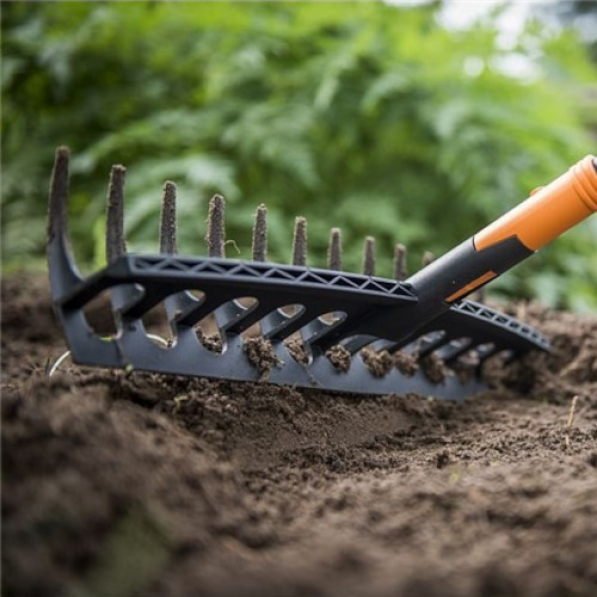 FISKARS Solid Universal Rake czarne - grabie ogrodowe uniwersalne 