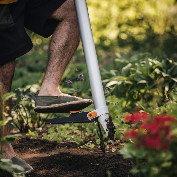 FISKARS Xact Bulb Planter czarna - sadzarka ręczna do cebulek