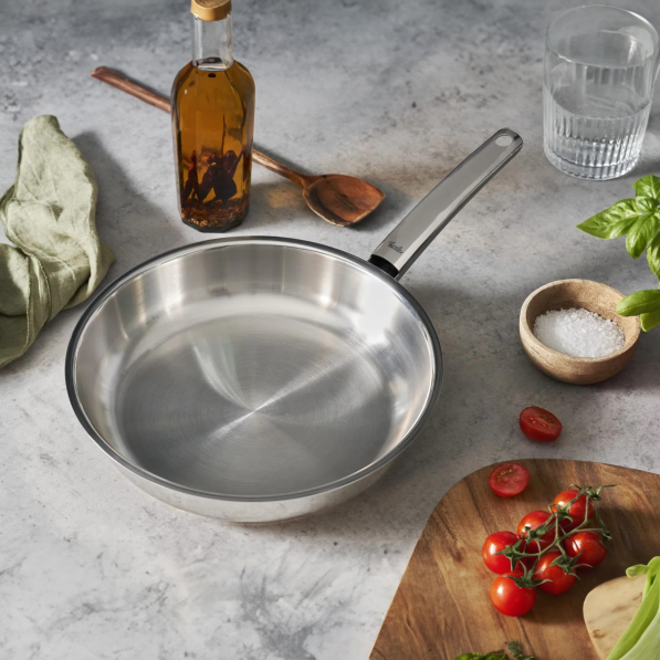 FISSLER Steelux Pro 24 cm - patelnia ze stali nierdzewnej