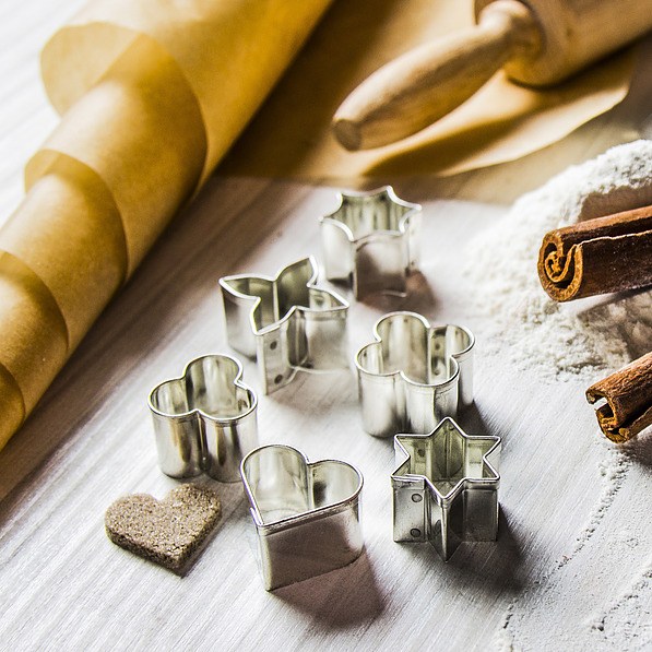 Foremki / Wykrawacze do ciastek metalowe MINI KWIATKI 6 szt.