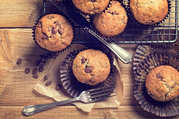 GUARDINI Gardenia - forma do pieczenia 12 muffinek i babeczek ze stali nierdzewnej 