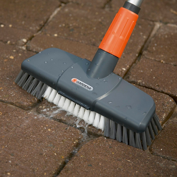 GARDENA Cleansystem Scrubbing Brush szara - szczotka do czyszczenia kostki brukowej