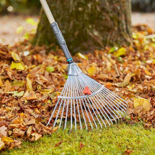 GARDENA NatureLine ciemnobrązowe - grabie do liści wachlarzowe regulowane