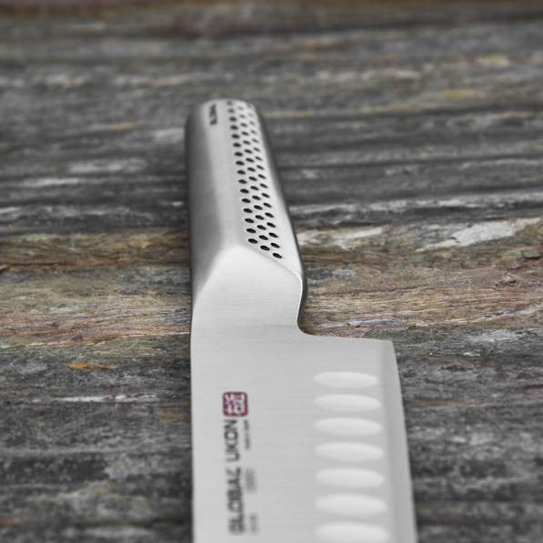 GLOBAL Ukon 18,5 cm - nóż japoński Santoku ze stali nierdzewnej