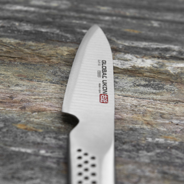 GLOBAL Ukon 9 cm - japoński nóż do warzyw i owoców ze stali nierdzewnej