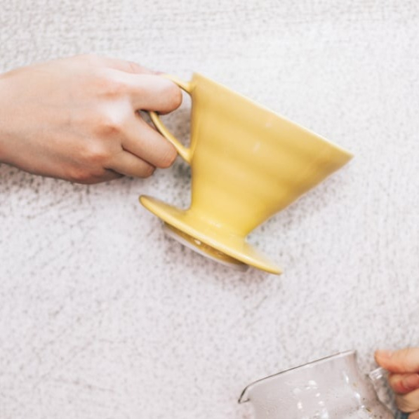 HARIO Drip V60-02 - dripper do kawy ceramiczny z miarką