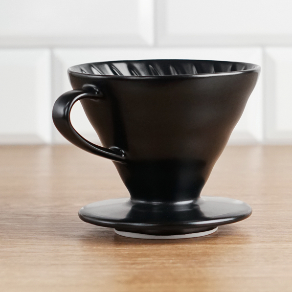 HARIO Dripper V60-02 czarny - dripper do kawy ceramiczny z miarką matowy