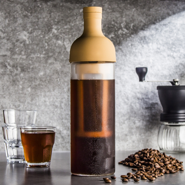 HARIO Filter-In Coffee Bottle 0,75 l jasnobrązowa - butelka do zimnej kawy z filtrem szklana
