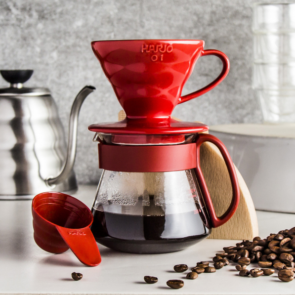 HARIO V60-01 Dripper And Pot 0,4 l czerwony - dripper do kawy ceramiczny z dzbankiem, filtrami i miarką
