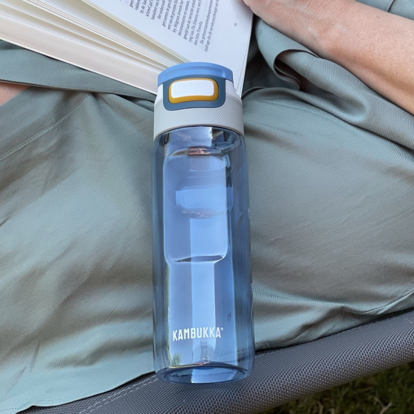 KAMBUKKA Elton Niagara Blue 750 ml błękitna - butelka na wodę i napoje tritanowa