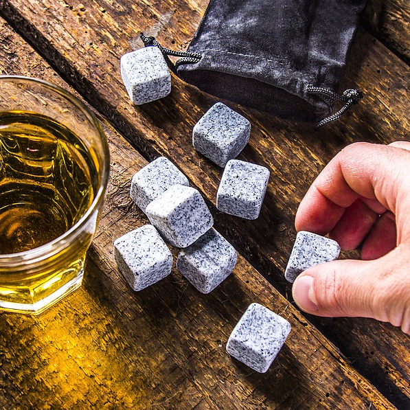 Kostki do whisky i drinków wielokrotnego użytku kamienne KONIGHOFFER PIETRE SZARE 9 szt.