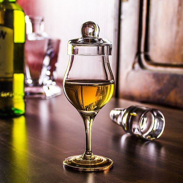 Kieliszek degustacyjny do whisky z pokrywką AMBER GLASS G101 100 ml