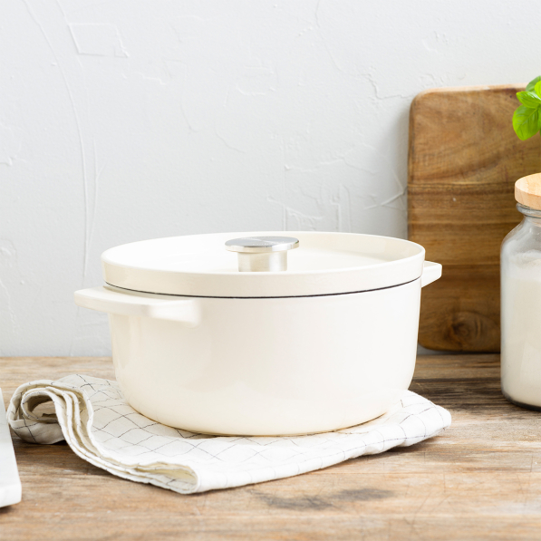 KITCHENAID Almond Cream 3,3 l - garnek żeliwny z pokrywką