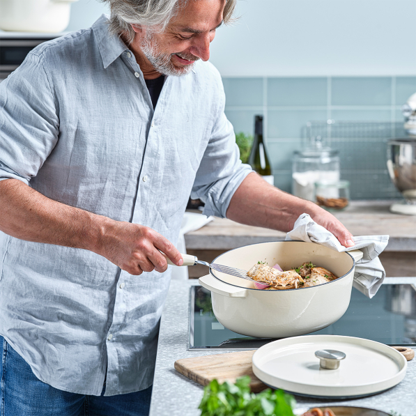 KITCHENAID Almond Cream 5,6 l - garnek żeliwny z pokrywką