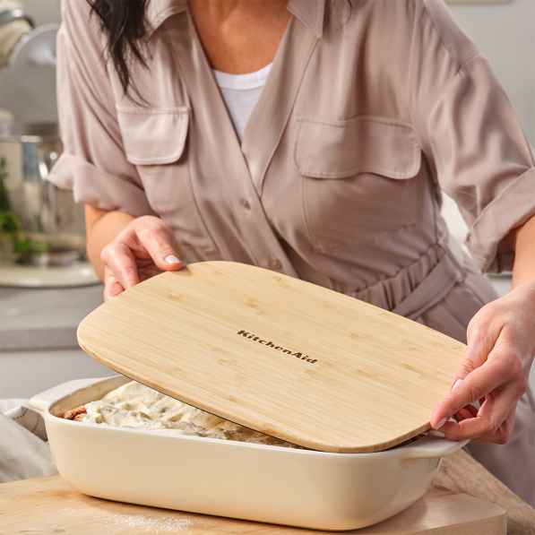 KITCHENAID Almond Cream L 3,8 l - brytfanna ceramiczna z bambusową pokrywką