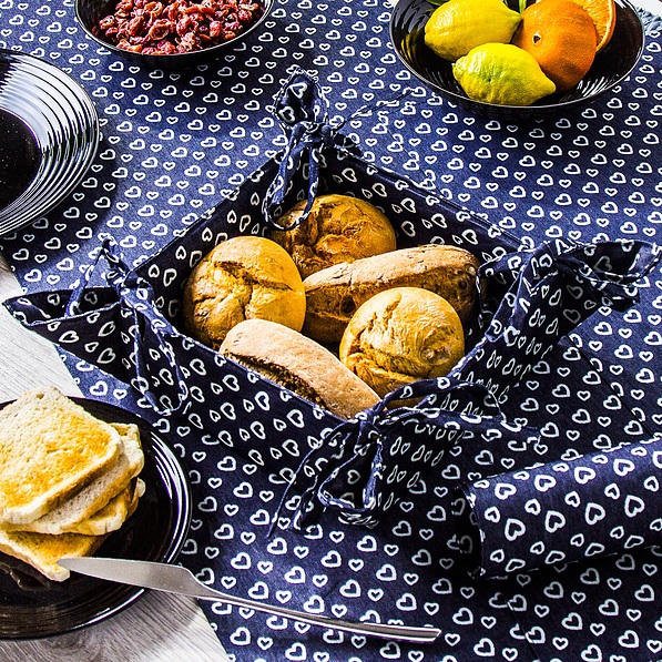 Koszyk na chleb i pieczywo bawełniany JEDEKA MODENA 004 SERDUSZKA GRANATOWY 22 x 22 cm