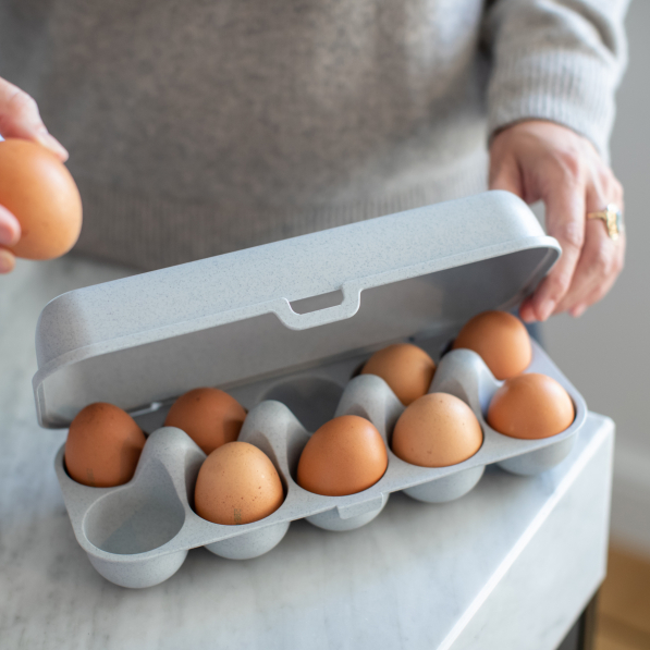 KOZIOL Eggs To Go szary - pojemnik na jajka plastikowy