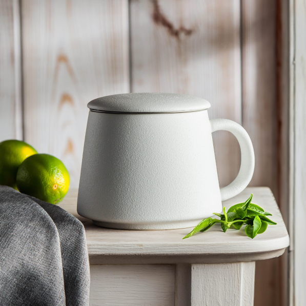 Kubek ceramiczny z zaparzaczem i pokrywką BELLA FIORE 375 ml