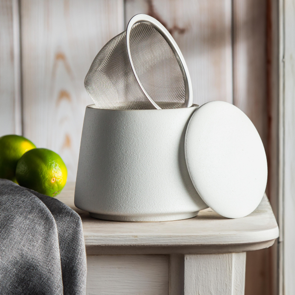 Kubek ceramiczny z zaparzaczem i pokrywką BELLA FIORE 375 ml